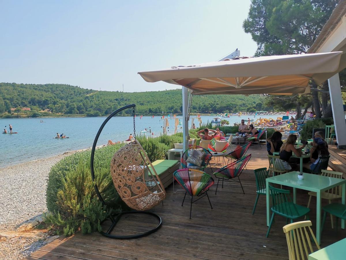 Large Camper In The Olive Grove Hotel Banjole Exterior foto