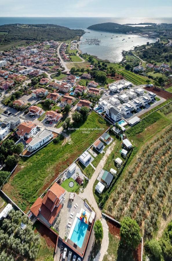 Large Camper In The Olive Grove Hotel Banjole Exterior foto
