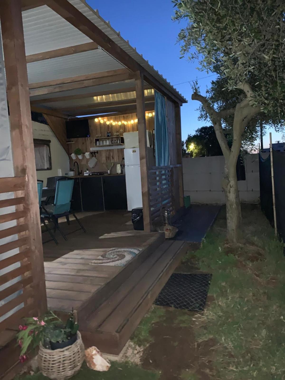 Large Camper In The Olive Grove Hotel Banjole Exterior foto